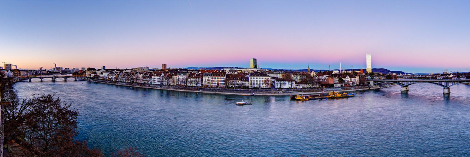 Basel: Blick von der Pfalz an einem Novemberabend