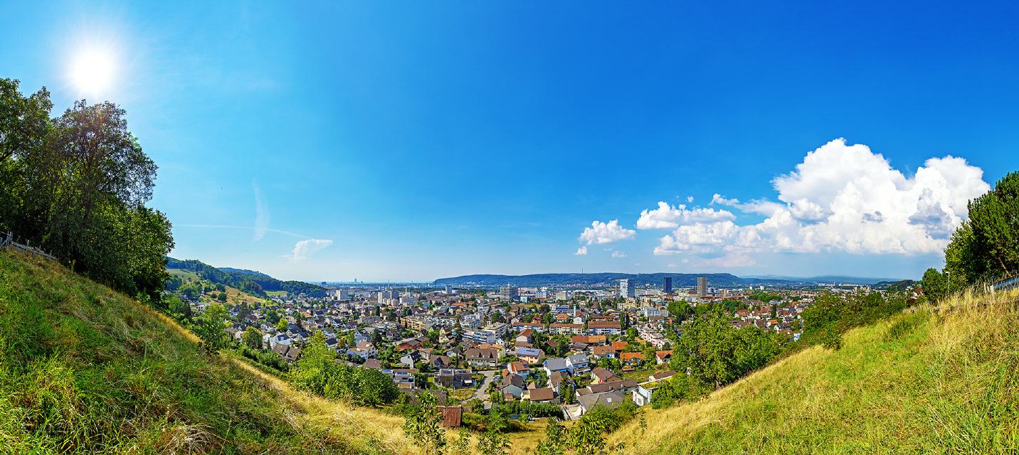 Panorama von Pratteln und der Rheinebene im Sommer